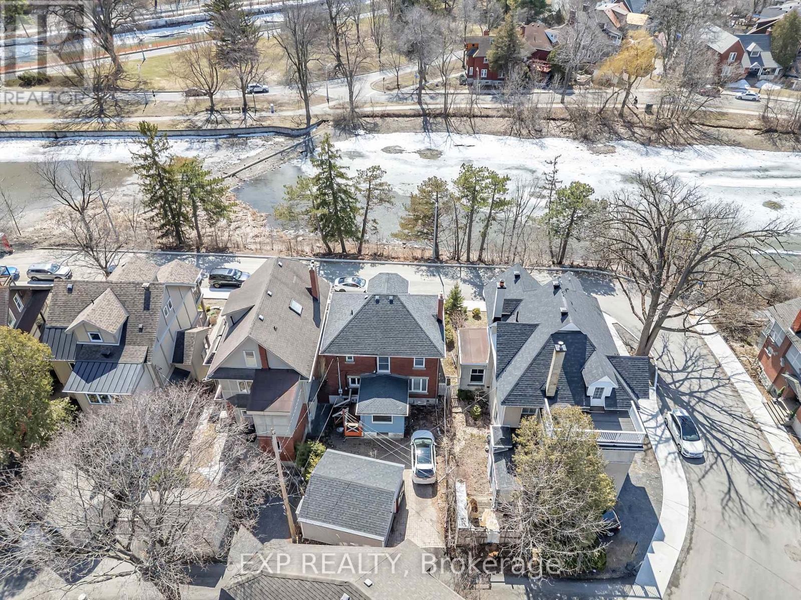 












33 WILTON CRESCENT

,
Ottawa,




Ontario
K1S2T4


