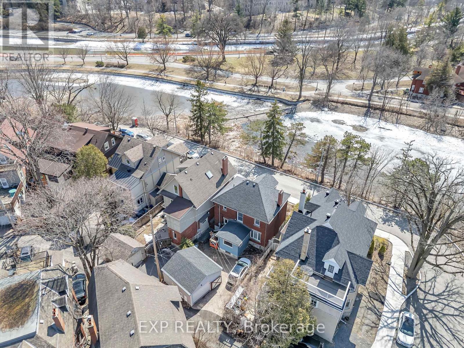 












33 WILTON CRESCENT

,
Ottawa,




Ontario
K1S2T4

