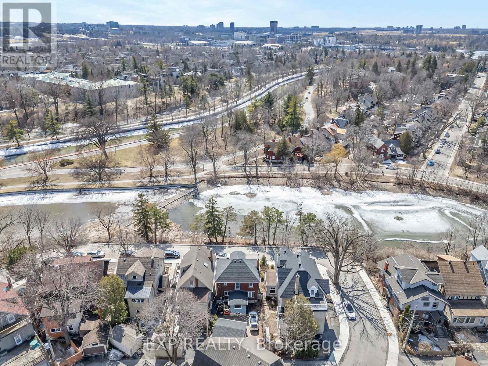 












33 WILTON CRESCENT

,
Ottawa,




Ontario
K1S2T4

