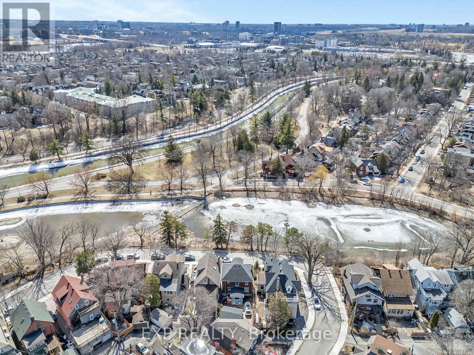 












33 WILTON CRESCENT

,
Ottawa,




Ontario
K1S2T4

