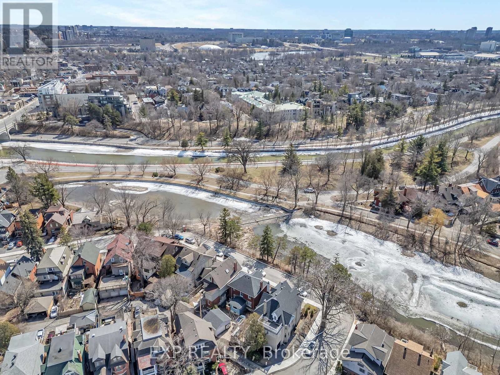 












33 WILTON CRESCENT

,
Ottawa,




Ontario
K1S2T4


