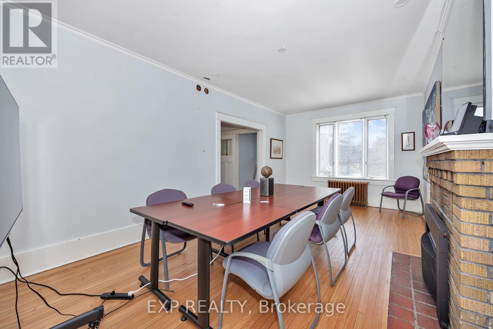 












33 WILTON CRESCENT

,
Ottawa,




Ontario
K1S2T4


