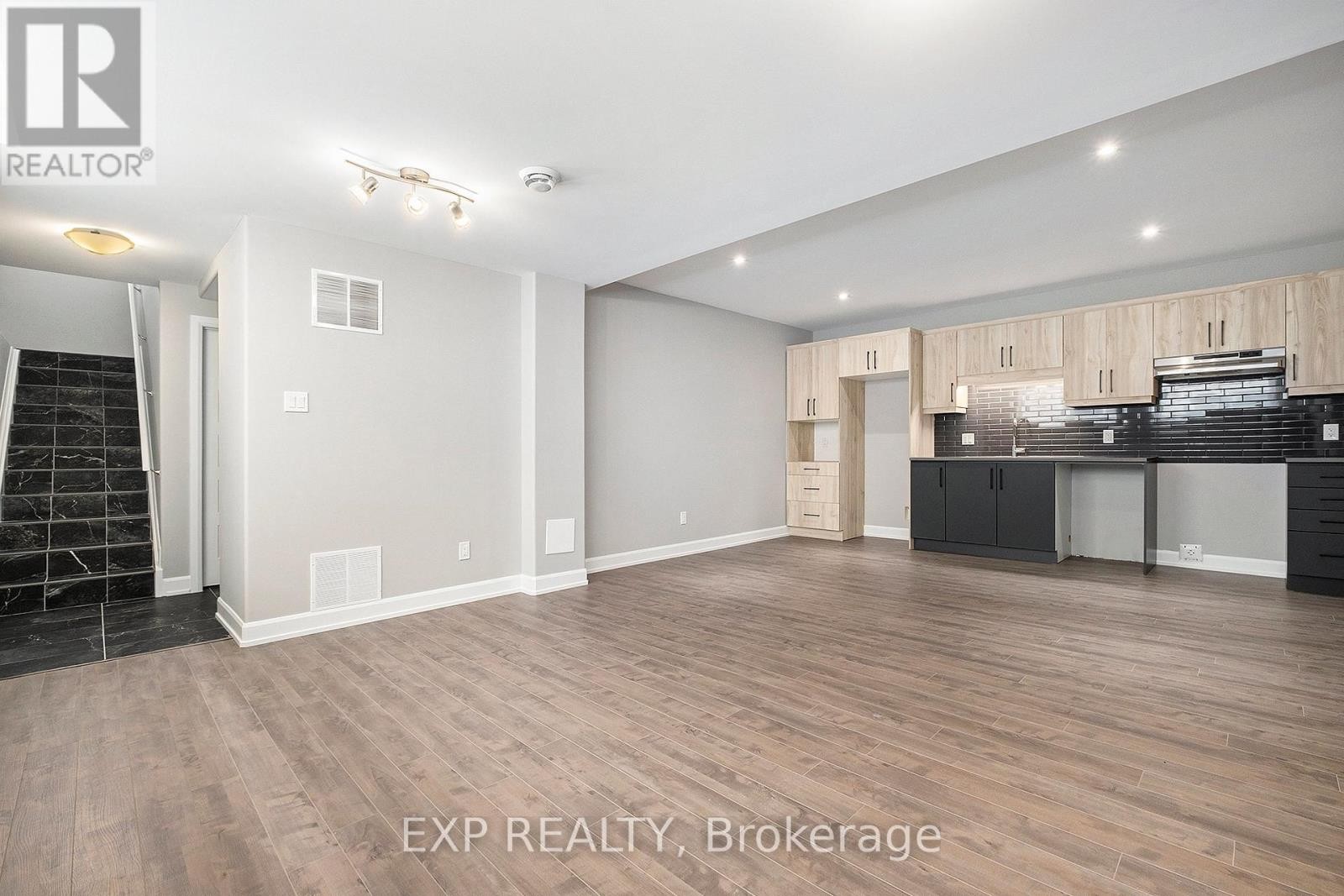 












A - 1226 MONTBLANC CRESCENT

,
Russell,




Ontario
K0A1W0


