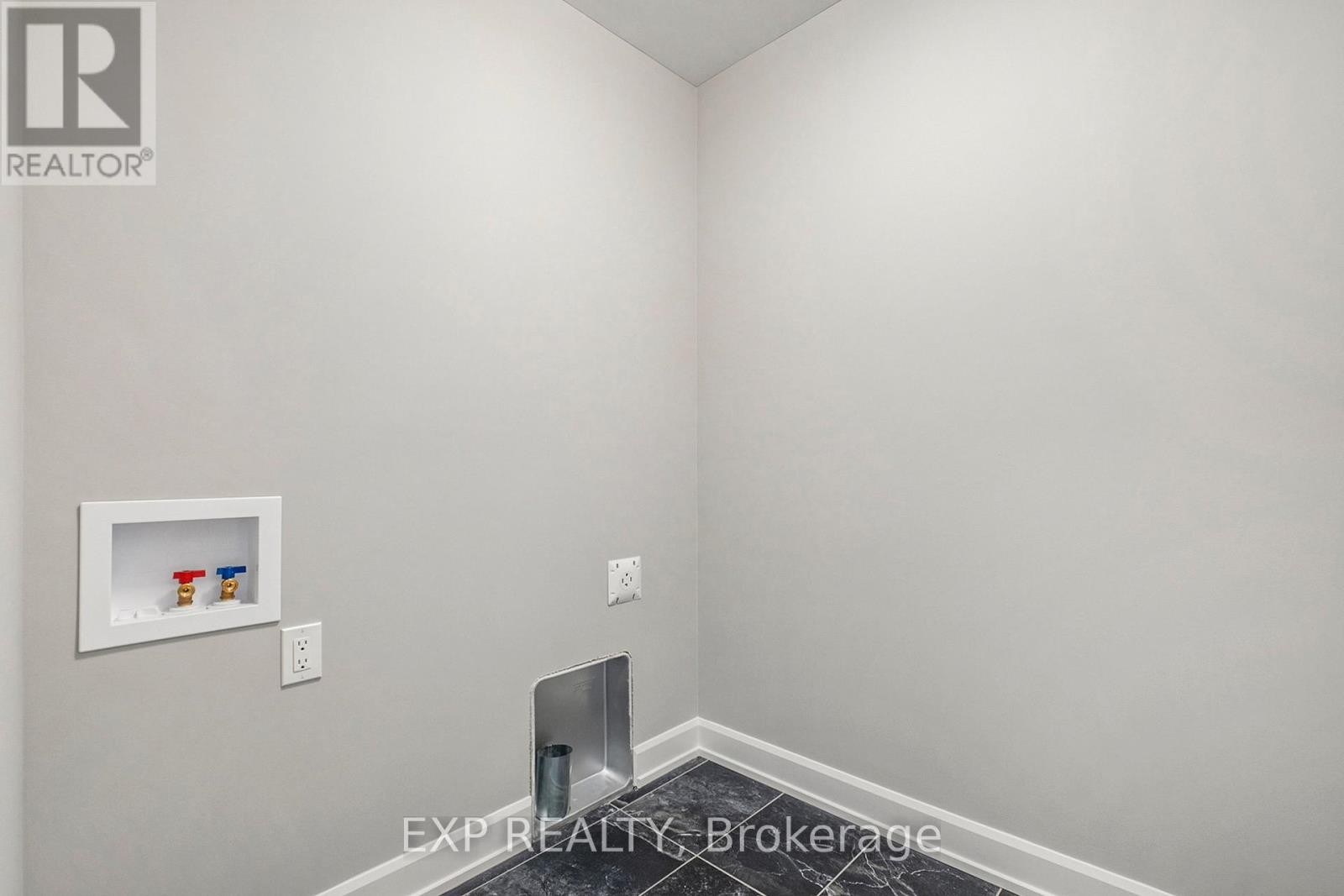 












A - 1226 MONTBLANC CRESCENT

,
Russell,




Ontario
K0A1W0

