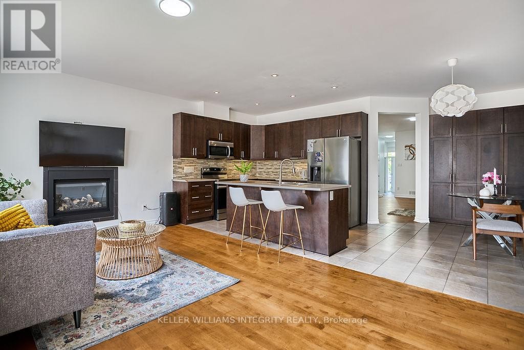 












619 MOORPARK AVENUE

,
Ottawa,




Ontario
K2M0B6

