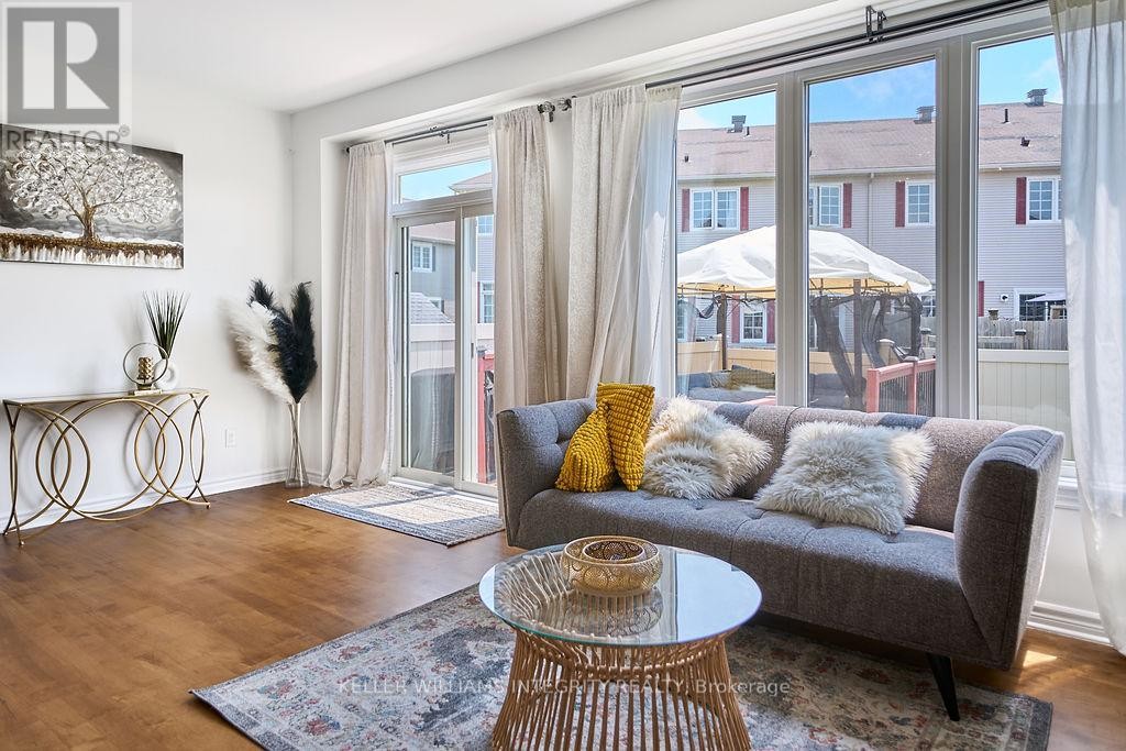 












619 MOORPARK AVENUE

,
Ottawa,




Ontario
K2M0B6

