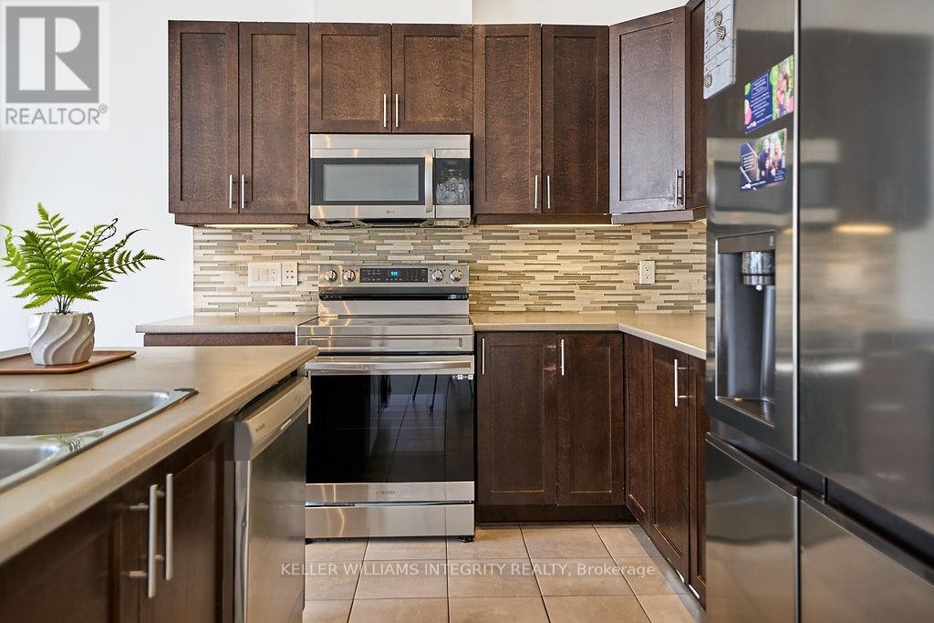 












619 MOORPARK AVENUE

,
Ottawa,




Ontario
K2M0B6

