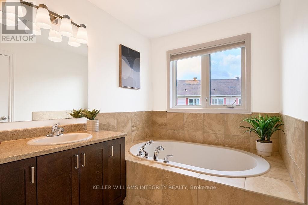 












619 MOORPARK AVENUE

,
Ottawa,




Ontario
K2M0B6

