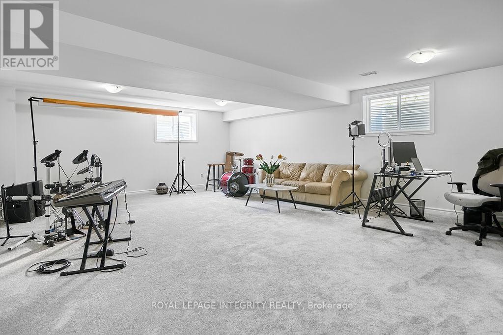 












619 MOORPARK AVENUE

,
Ottawa,




Ontario
K2M0B6

