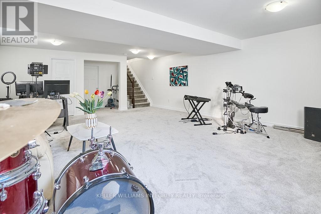












619 MOORPARK AVENUE

,
Ottawa,




Ontario
K2M0B6

