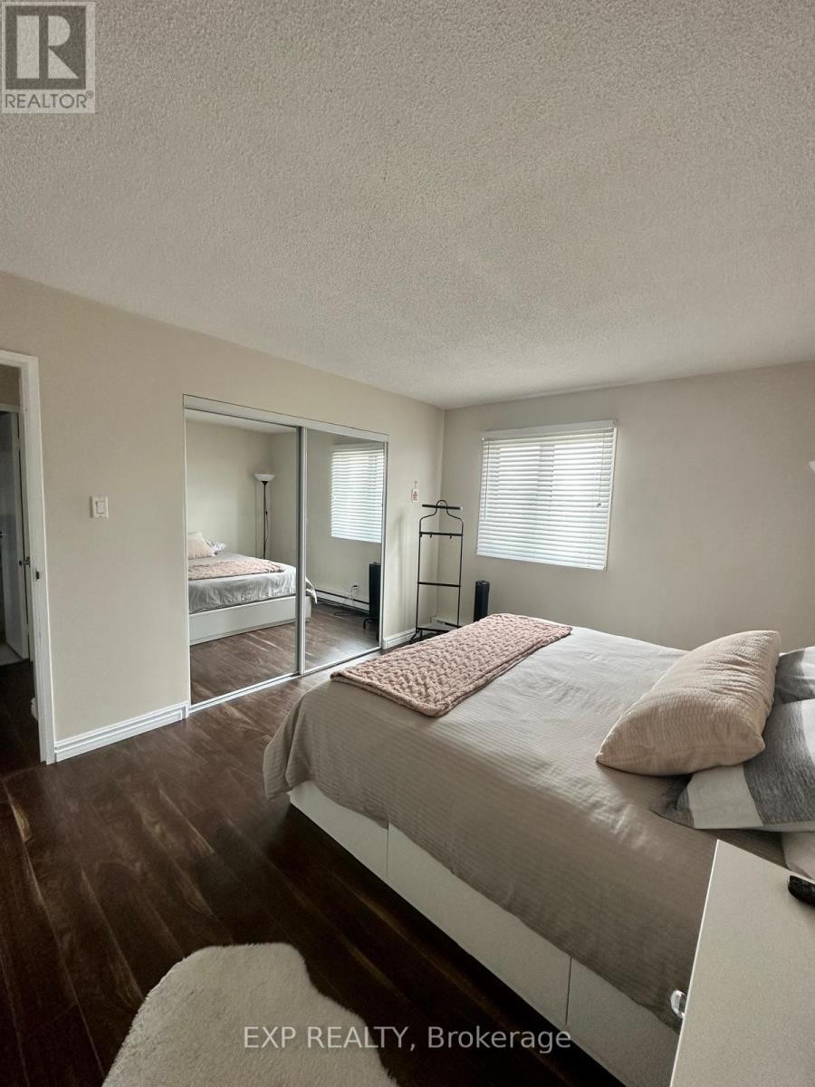 












909 - 158A MCARTHUR AVE AVENUE

,
Ottawa,




Ontario
K1L7E7

