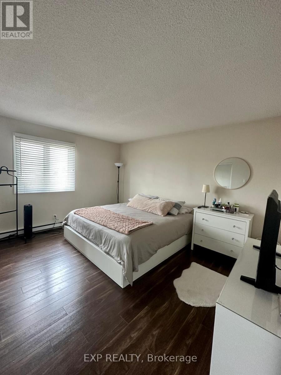 












909 - 158A MCARTHUR AVE AVENUE

,
Ottawa,




Ontario
K1L7E7

