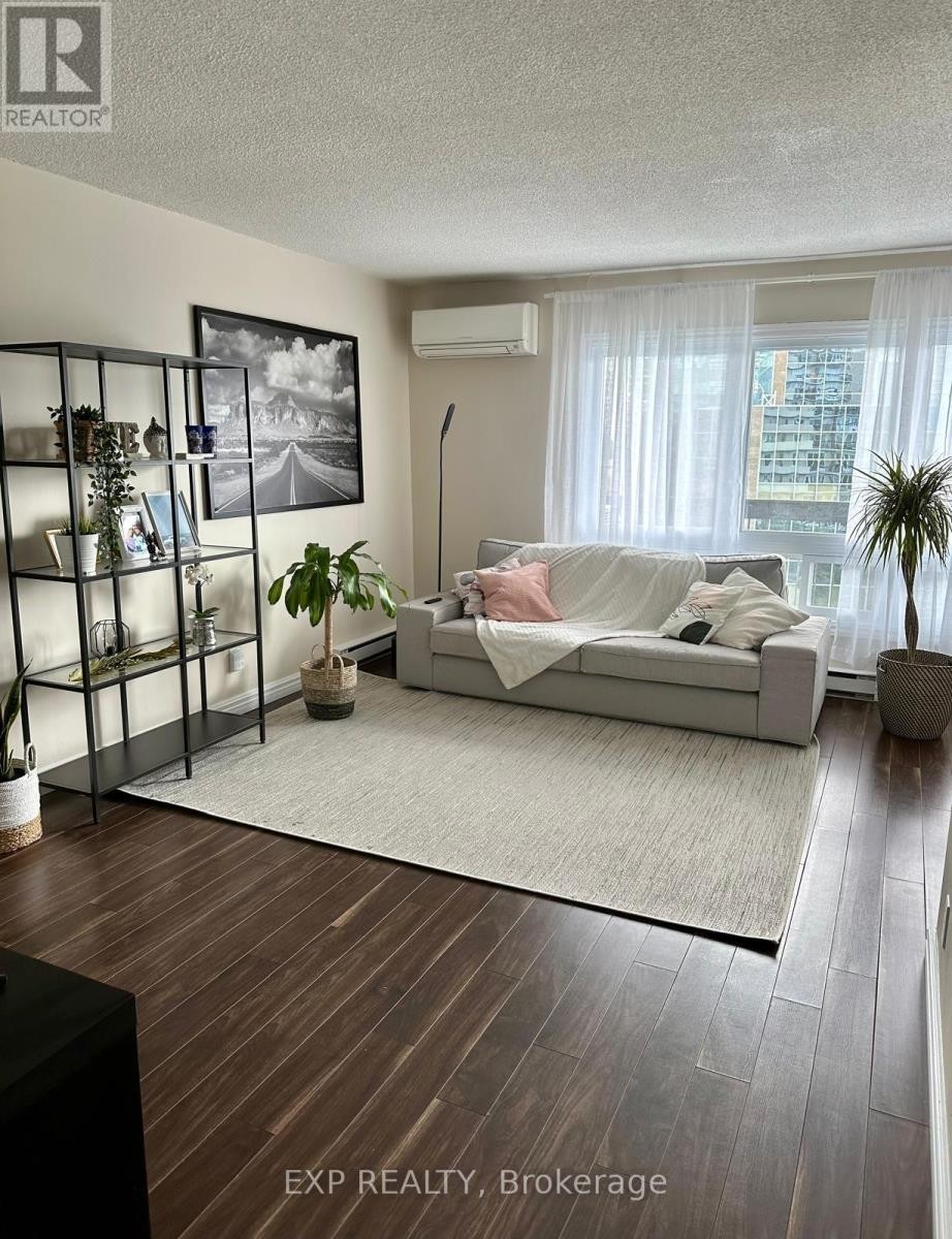 












909 - 158A MCARTHUR AVE AVENUE

,
Ottawa,




Ontario
K1L7E7

