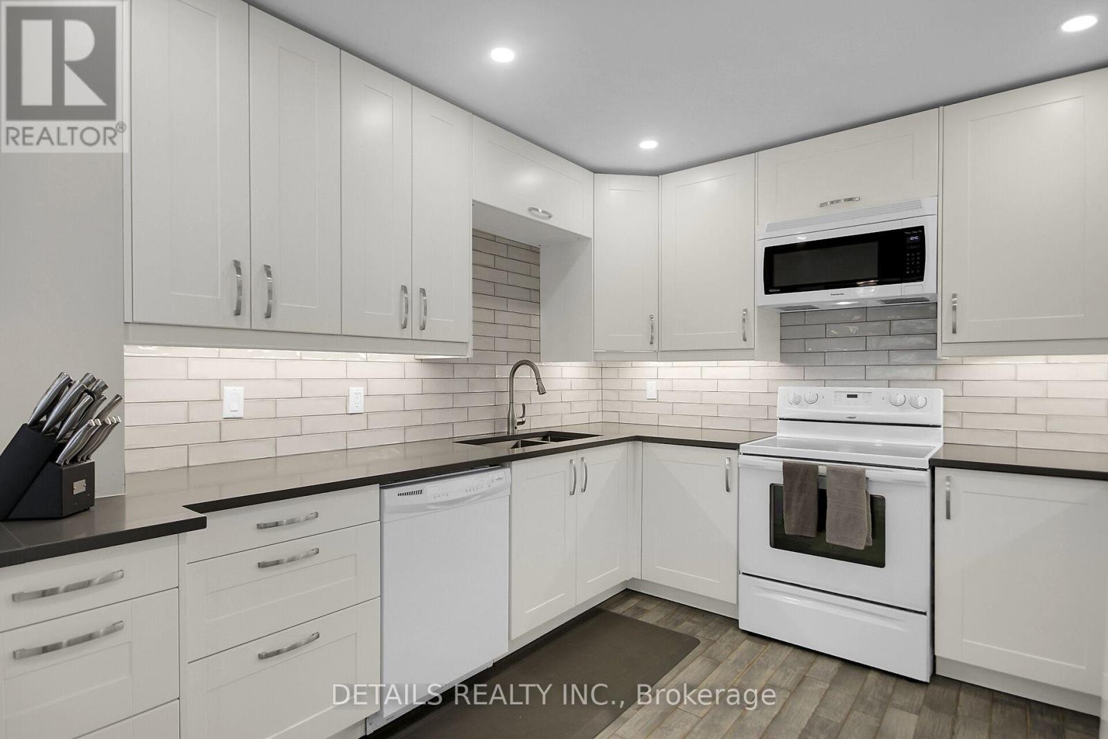 












78 MARKLAND CRESCENT

,
Ottawa,




Ontario
K2G5Z6

