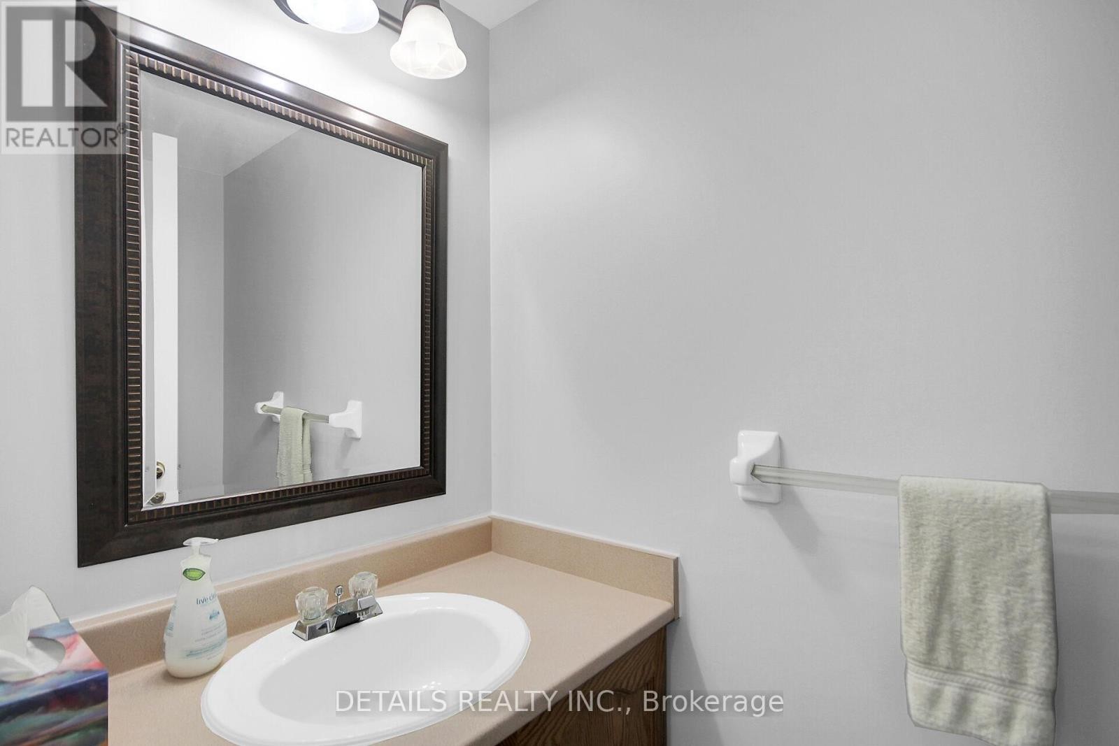 












78 MARKLAND CRESCENT

,
Ottawa,




Ontario
K2G5Z6

