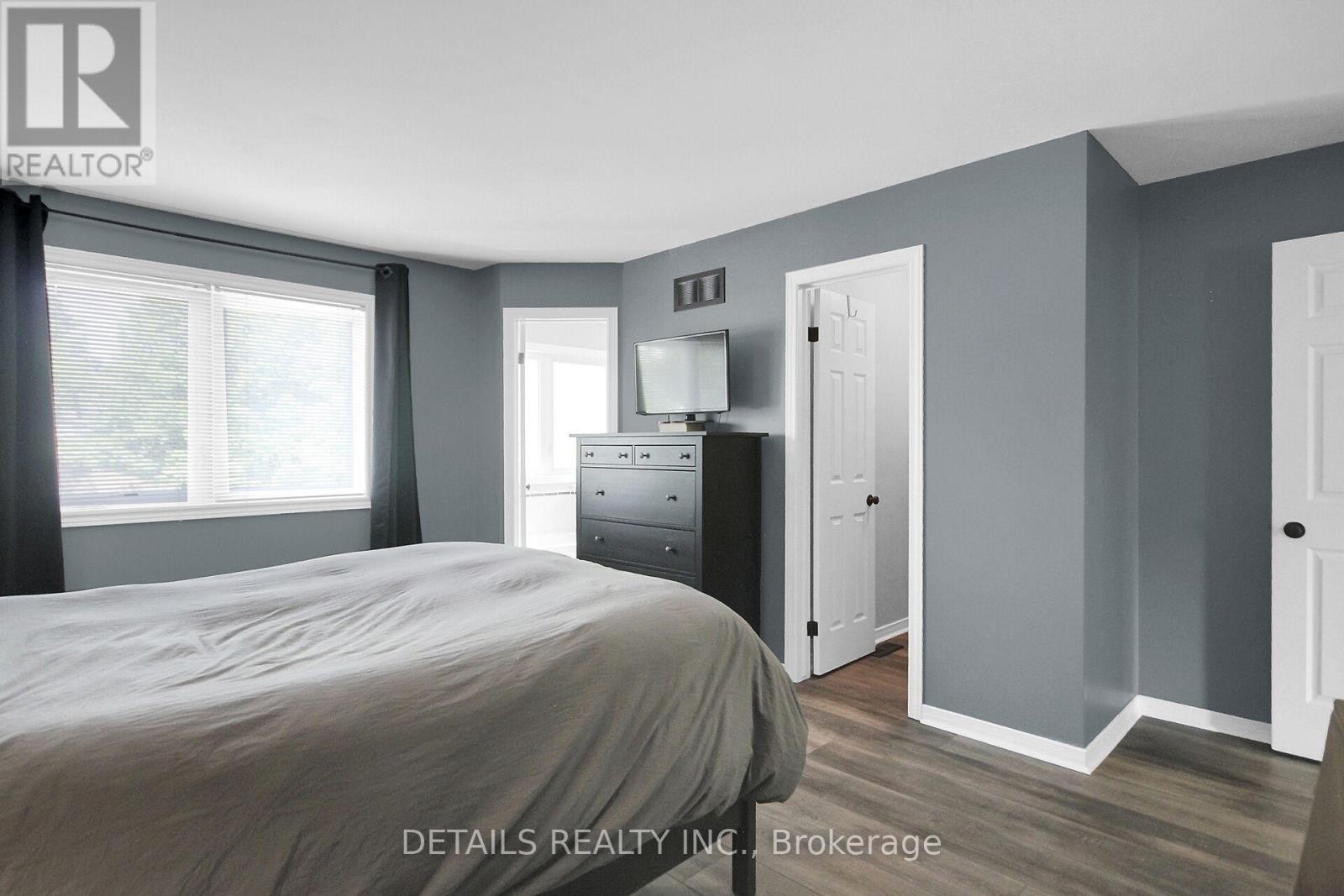 












78 MARKLAND CRESCENT

,
Ottawa,




Ontario
K2G5Z6

