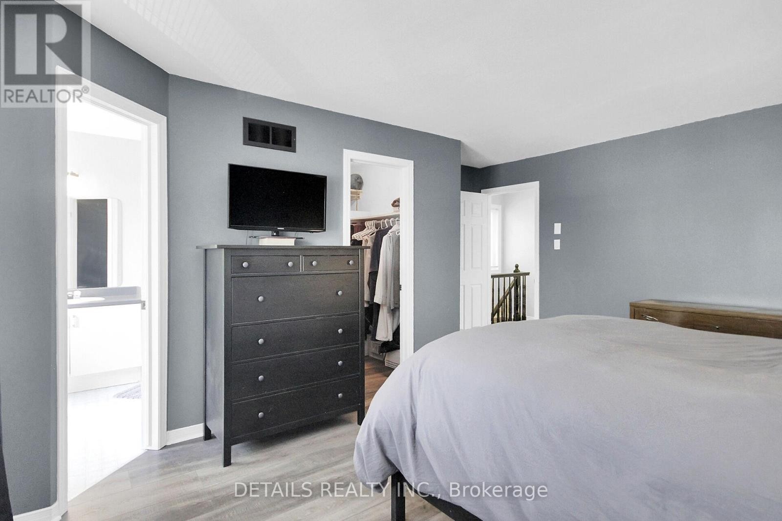 












78 MARKLAND CRESCENT

,
Ottawa,




Ontario
K2G5Z6


