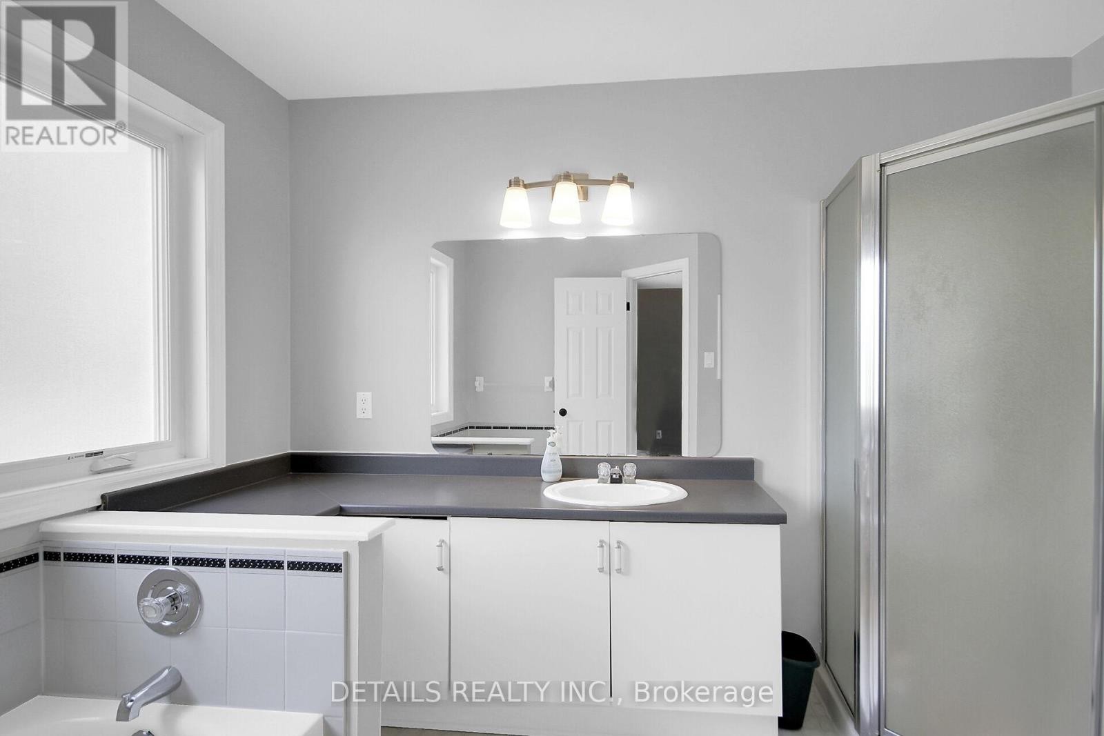 












78 MARKLAND CRESCENT

,
Ottawa,




Ontario
K2G5Z6


