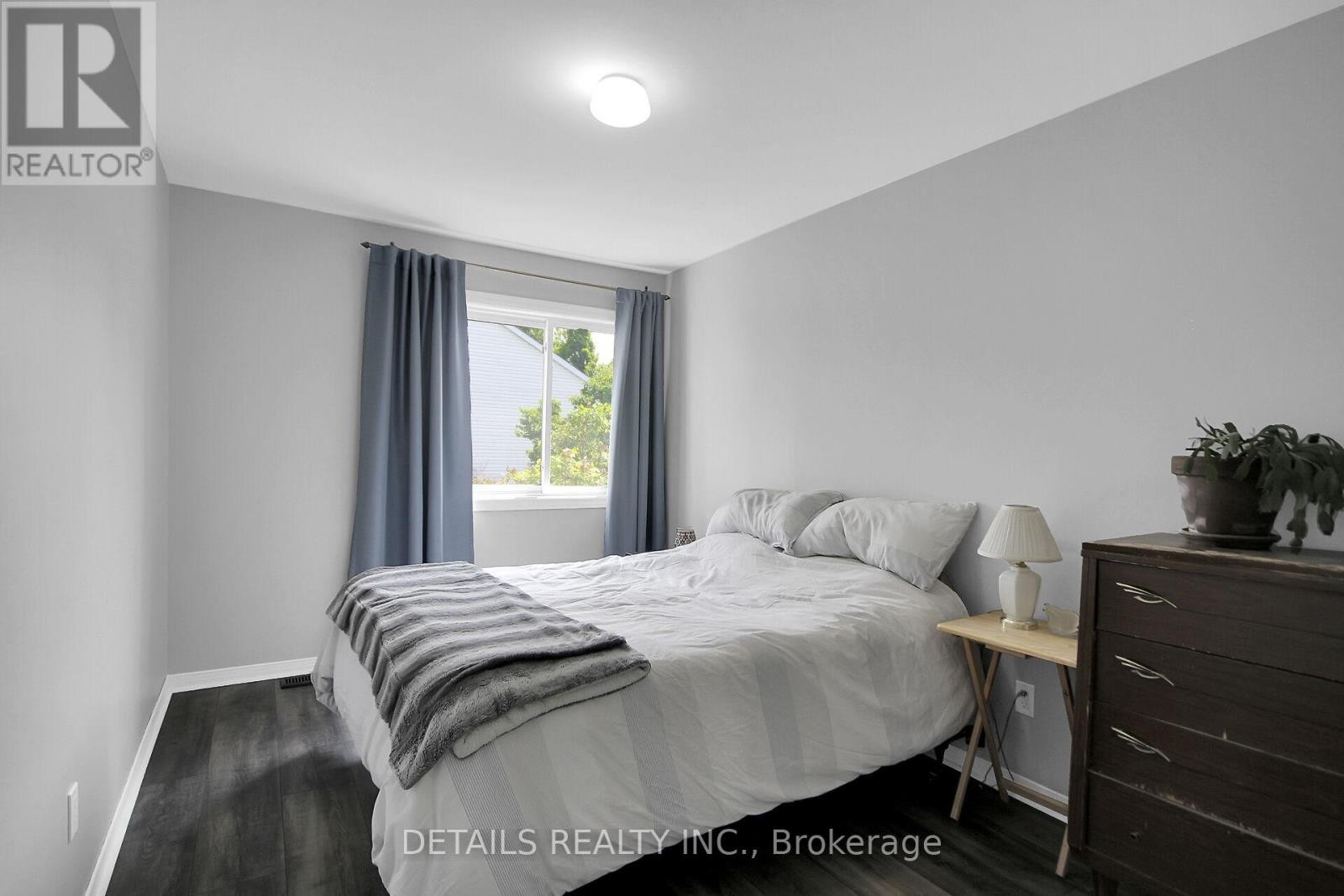 












78 MARKLAND CRESCENT

,
Ottawa,




Ontario
K2G5Z6

