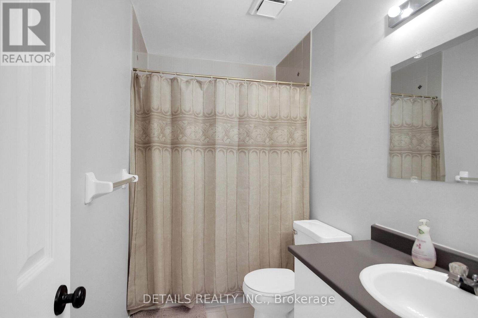 












78 MARKLAND CRESCENT

,
Ottawa,




Ontario
K2G5Z6

