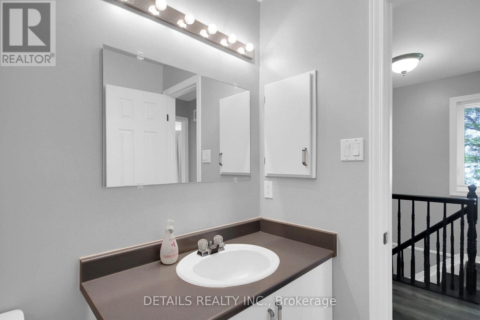 












78 MARKLAND CRESCENT

,
Ottawa,




Ontario
K2G5Z6

