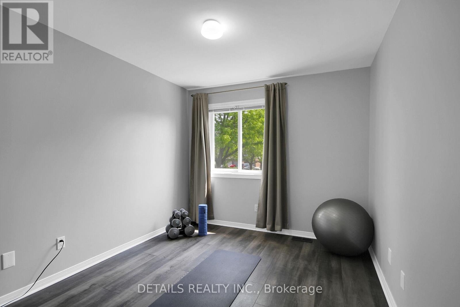 












78 MARKLAND CRESCENT

,
Ottawa,




Ontario
K2G5Z6

