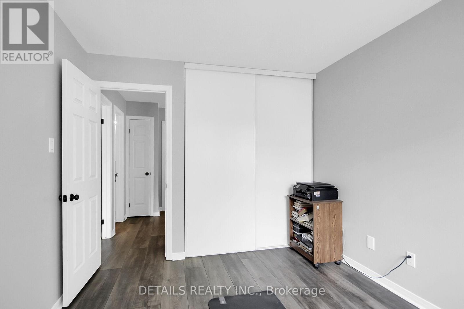 












78 MARKLAND CRESCENT

,
Ottawa,




Ontario
K2G5Z6

