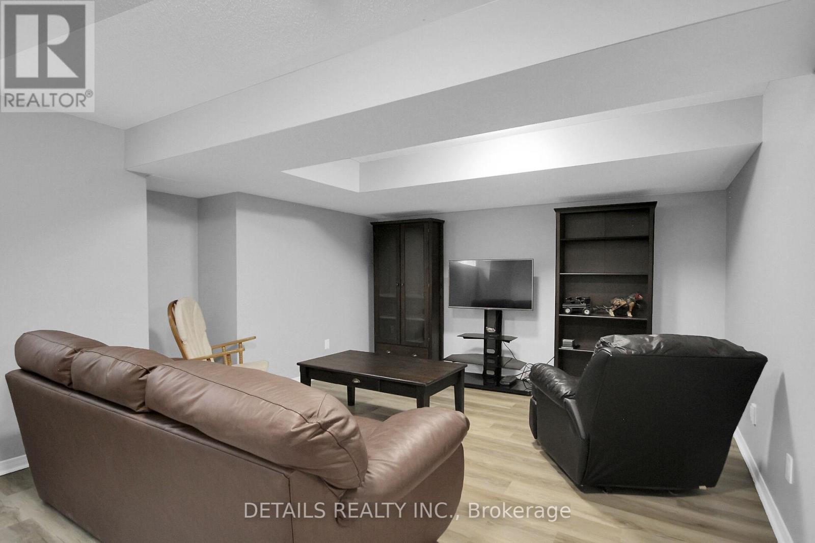 












78 MARKLAND CRESCENT

,
Ottawa,




Ontario
K2G5Z6

