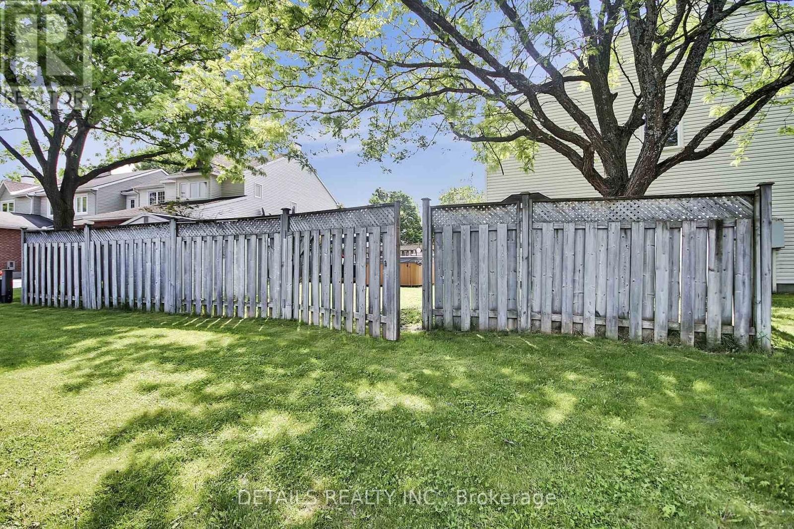 












78 MARKLAND CRESCENT

,
Ottawa,




Ontario
K2G5Z6

