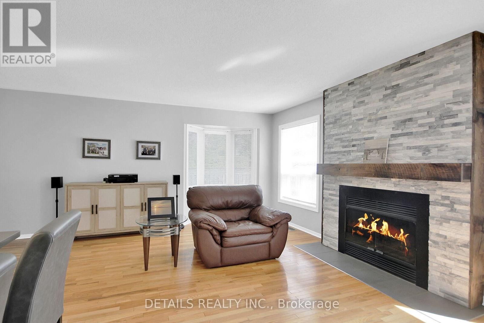 












78 MARKLAND CRESCENT

,
Ottawa,




Ontario
K2G5Z6

