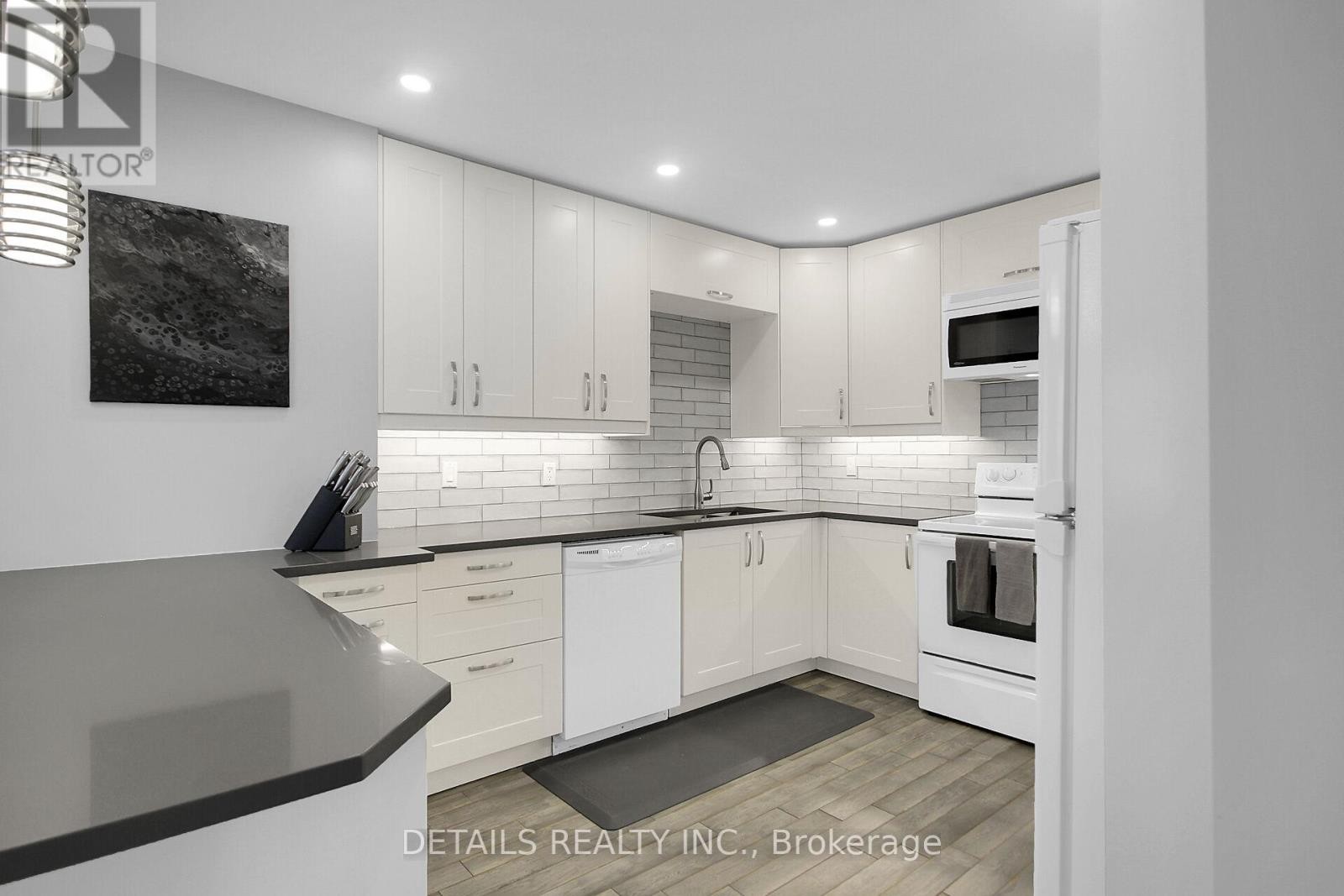 












78 MARKLAND CRESCENT

,
Ottawa,




Ontario
K2G5Z6

