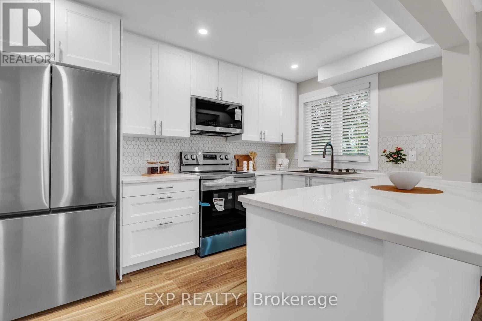 












12 BAYSIDE PRIVATE

,
Ottawa,




Ontario
K1V9R3

