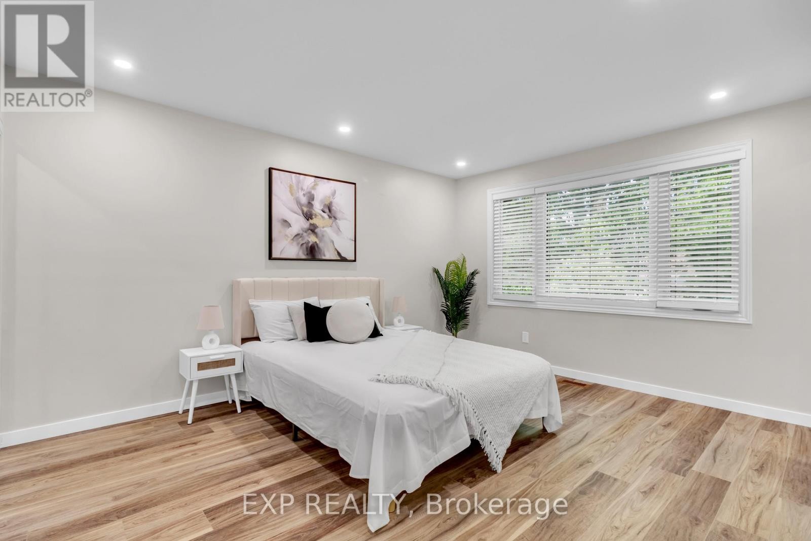 












12 BAYSIDE PRIVATE

,
Ottawa,




Ontario
K1V9R3

