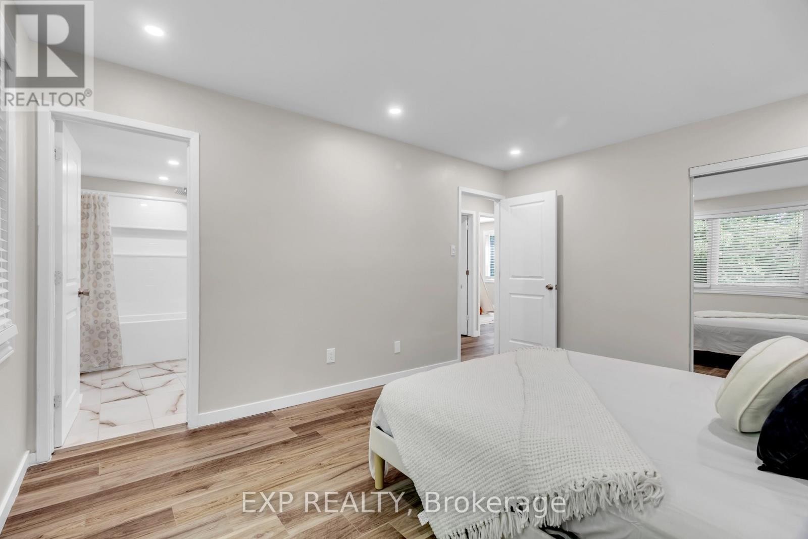 












12 BAYSIDE PRIVATE

,
Ottawa,




Ontario
K1V9R3

