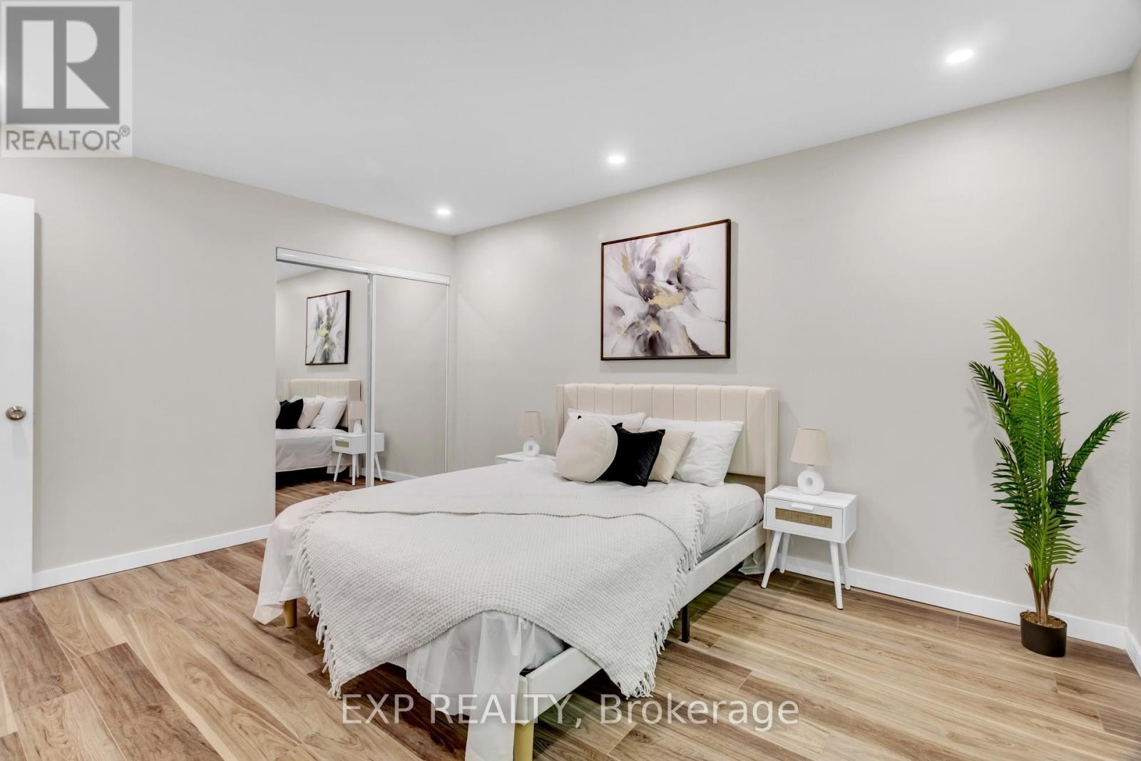 












12 BAYSIDE PRIVATE

,
Ottawa,




Ontario
K1V9R3

