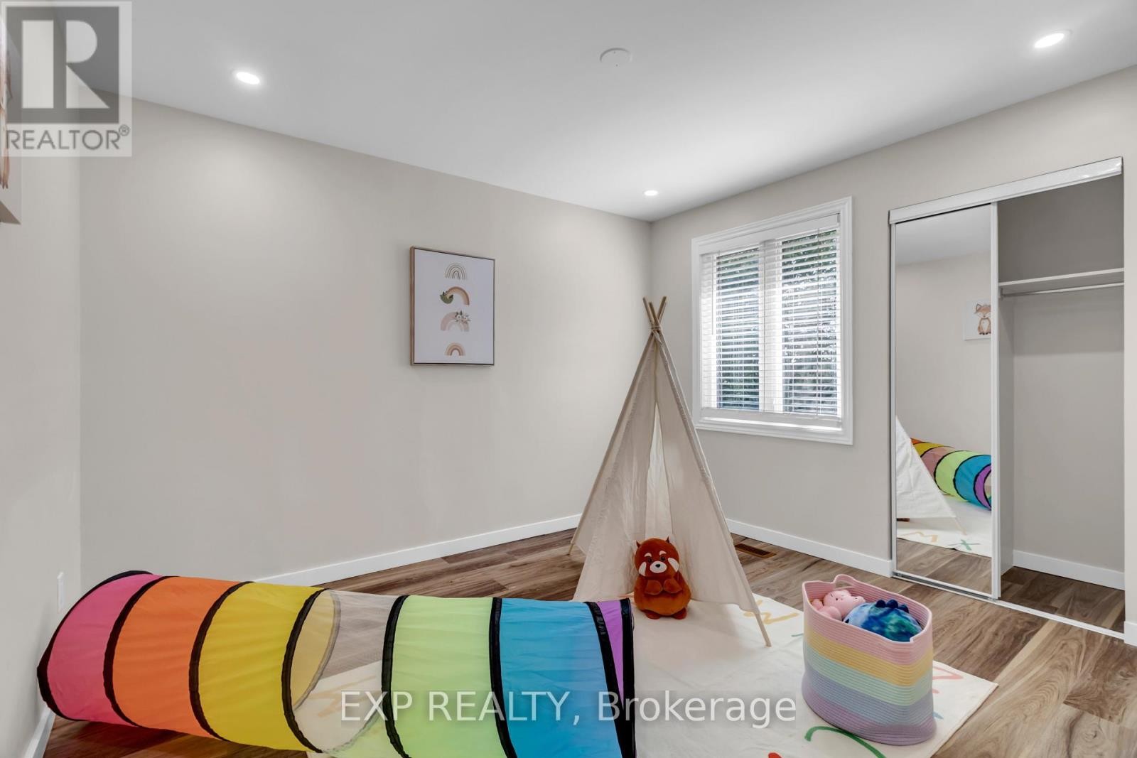 












12 BAYSIDE PRIVATE

,
Ottawa,




Ontario
K1V9R3

