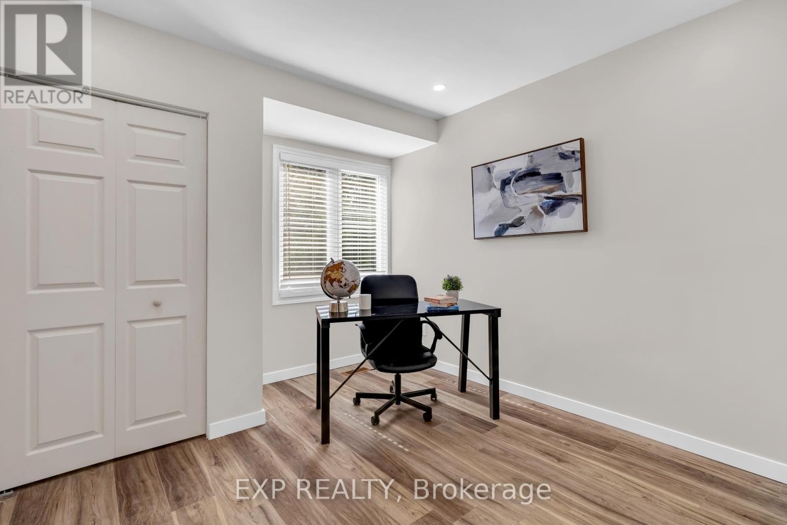 












12 BAYSIDE PRIVATE

,
Ottawa,




Ontario
K1V9R3


