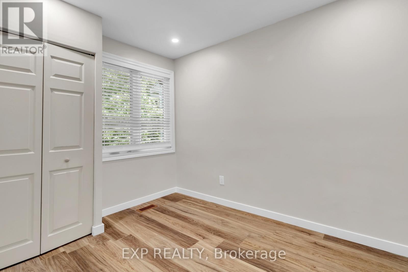 












12 BAYSIDE PRIVATE

,
Ottawa,




Ontario
K1V9R3

