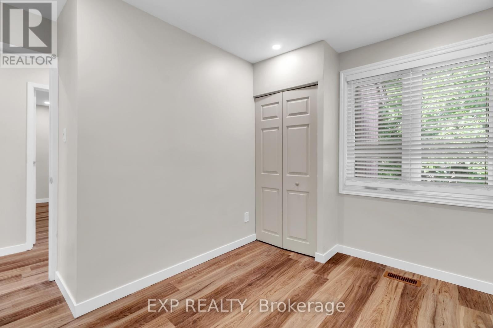












12 BAYSIDE PRIVATE

,
Ottawa,




Ontario
K1V9R3

