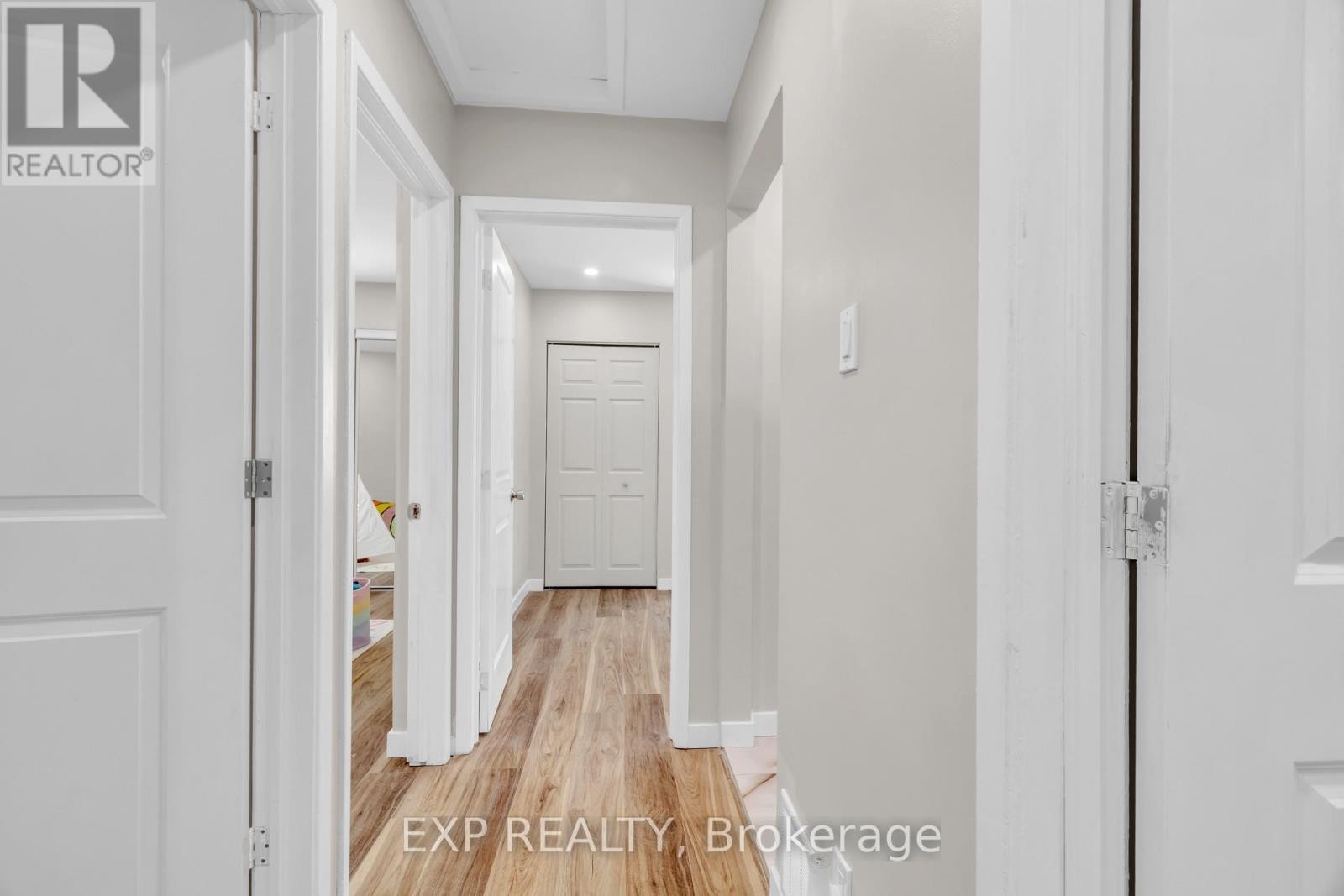 












12 BAYSIDE PRIVATE

,
Ottawa,




Ontario
K1V9R3

