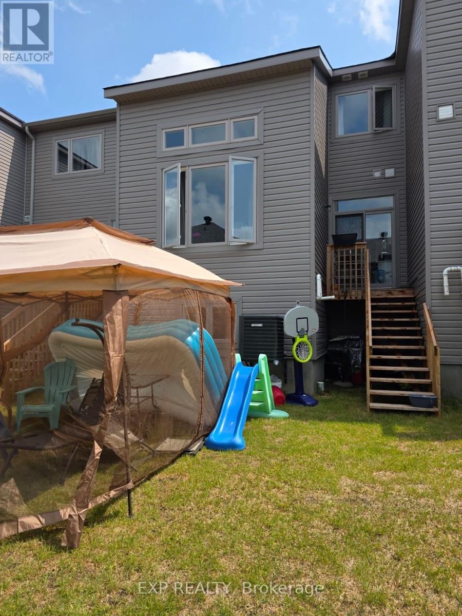 












1013 KIJIK CRESCENT

,
Ottawa,




Ontario
K1X0G9


