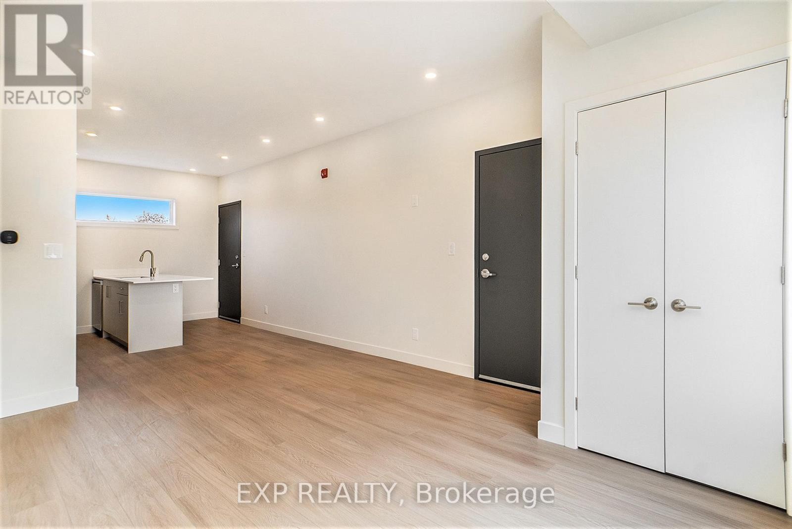 












UNIT # 7 - 158 LAVAL STREET N

,
Ottawa,




Ontario
K1L7Z4

