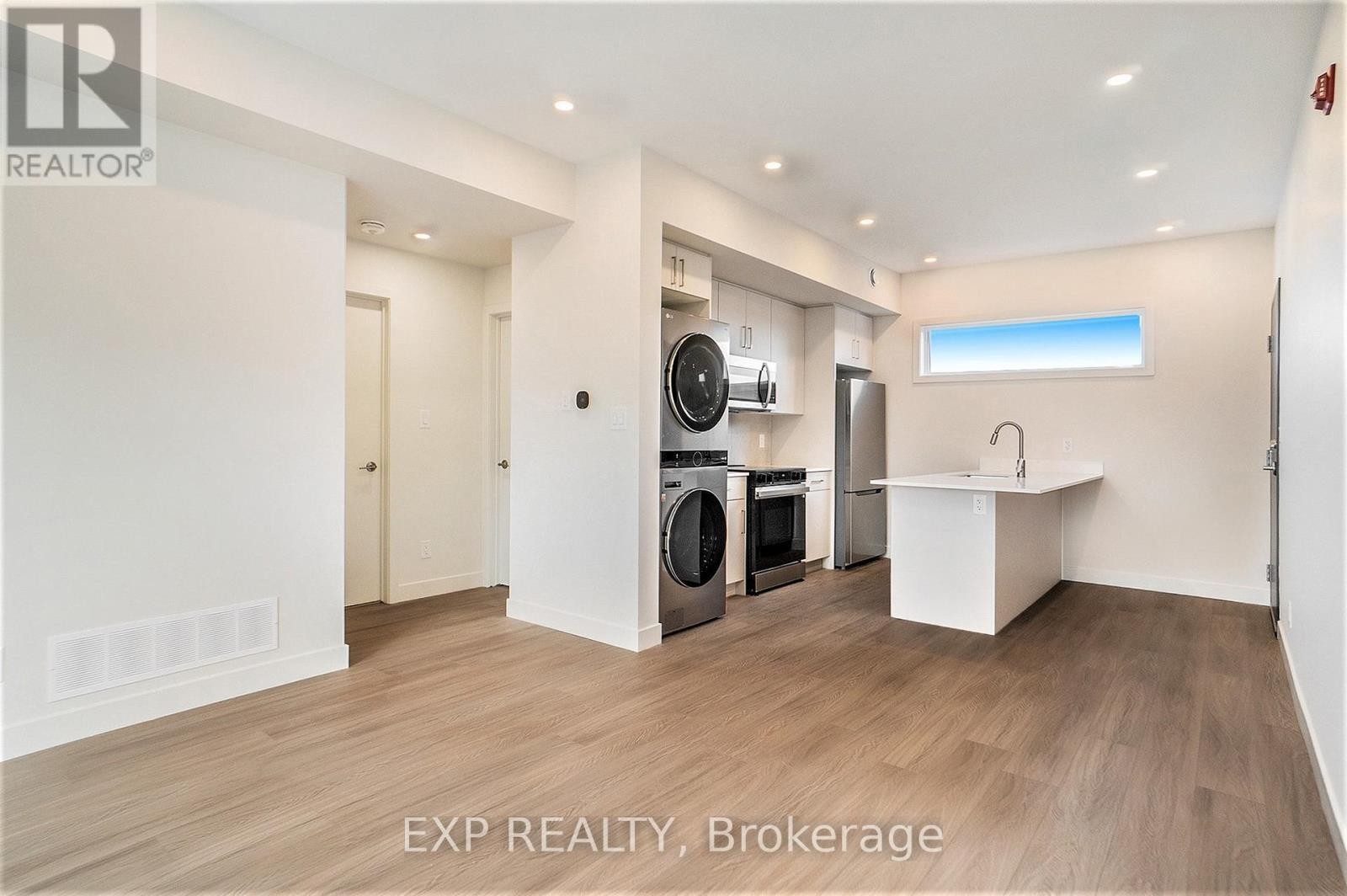 












UNIT # 7 - 158 LAVAL STREET N

,
Ottawa,




Ontario
K1L7Z4

