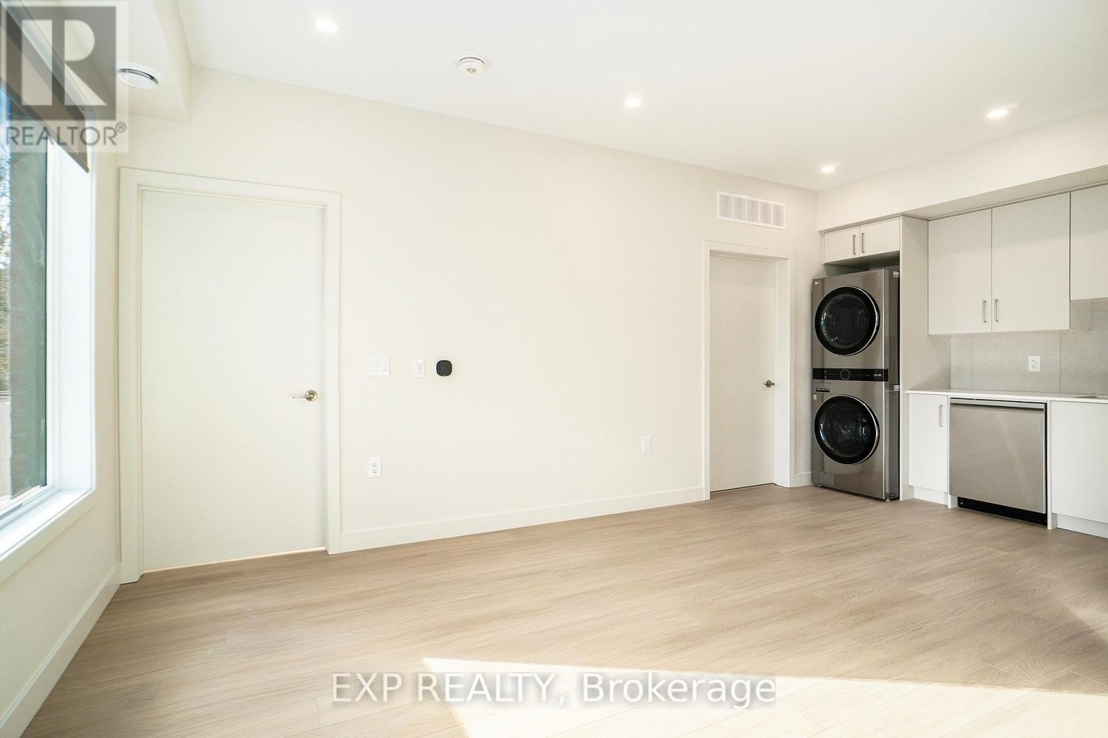












UNIT # 4 - 158 LAVAL STREET N

,
Ottawa,




Ontario
K1L7Z4

