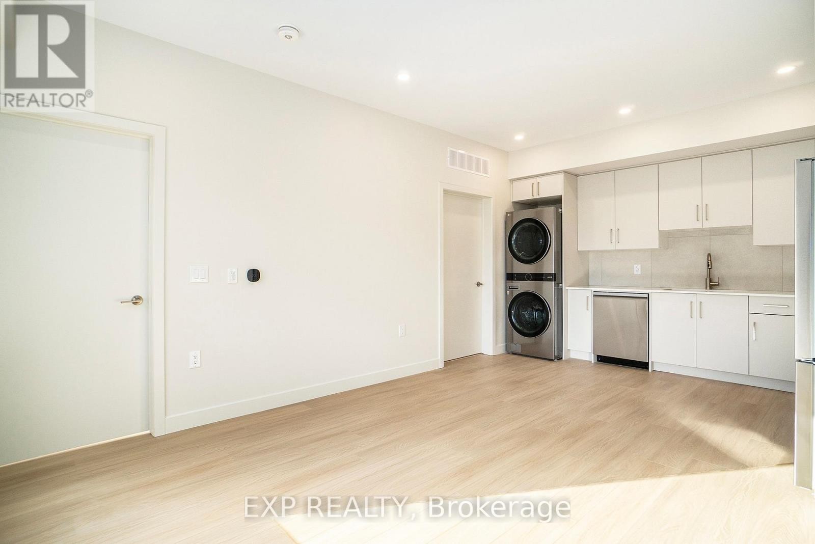 












UNIT # 4 - 158 LAVAL STREET N

,
Ottawa,




Ontario
K1L7Z4

