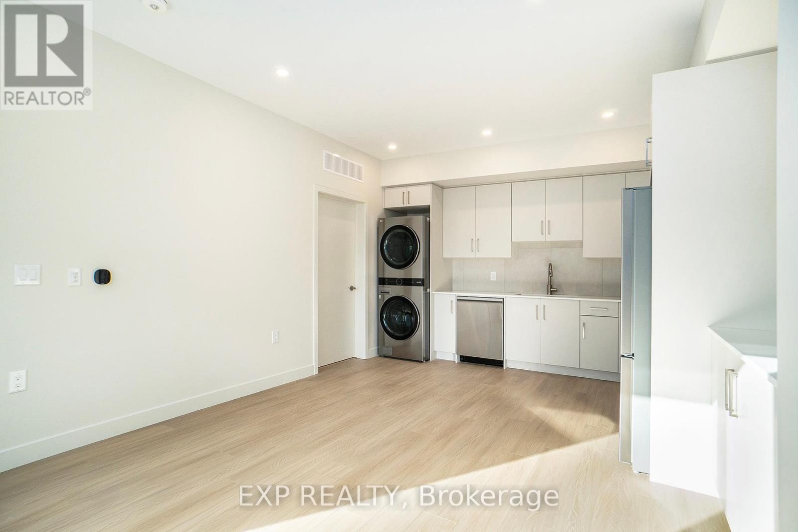 












UNIT # 4 - 158 LAVAL STREET N

,
Ottawa,




Ontario
K1L7Z4

