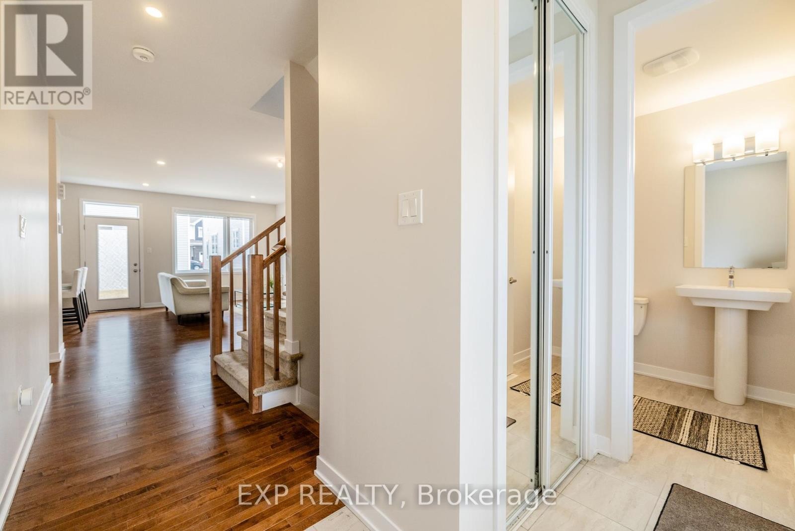 












307 CANADENSIS LANE

,
Ottawa,




Ontario
K2J6X8

