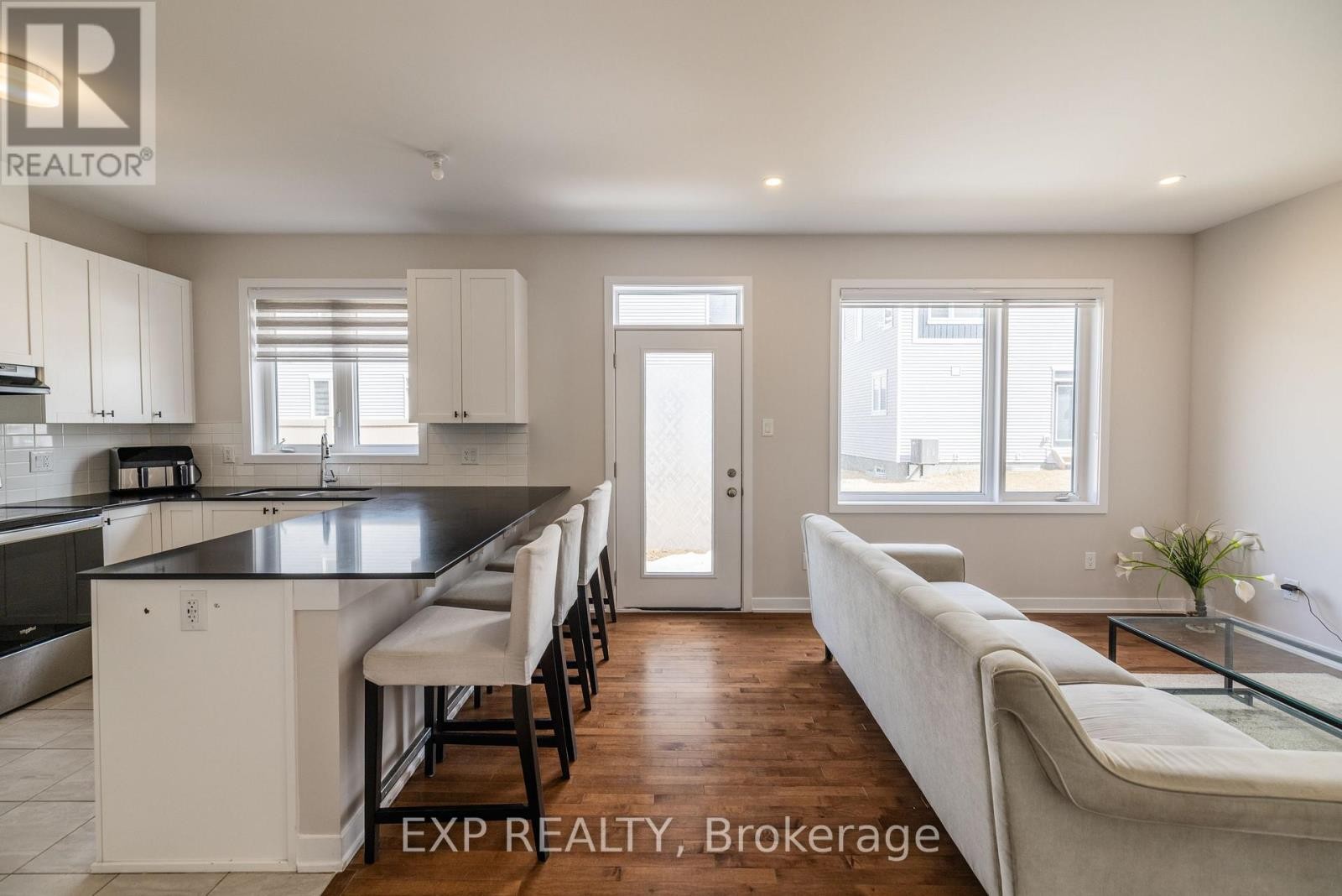 












307 CANADENSIS LANE

,
Ottawa,




Ontario
K2J6X8

