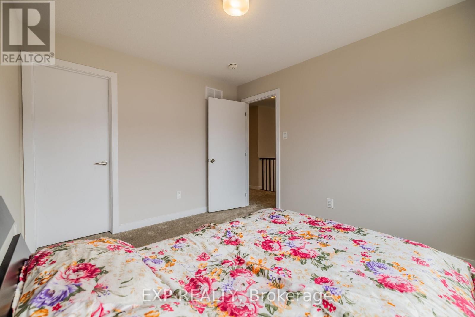 












307 CANADENSIS LANE

,
Ottawa,




Ontario
K2J6X8

