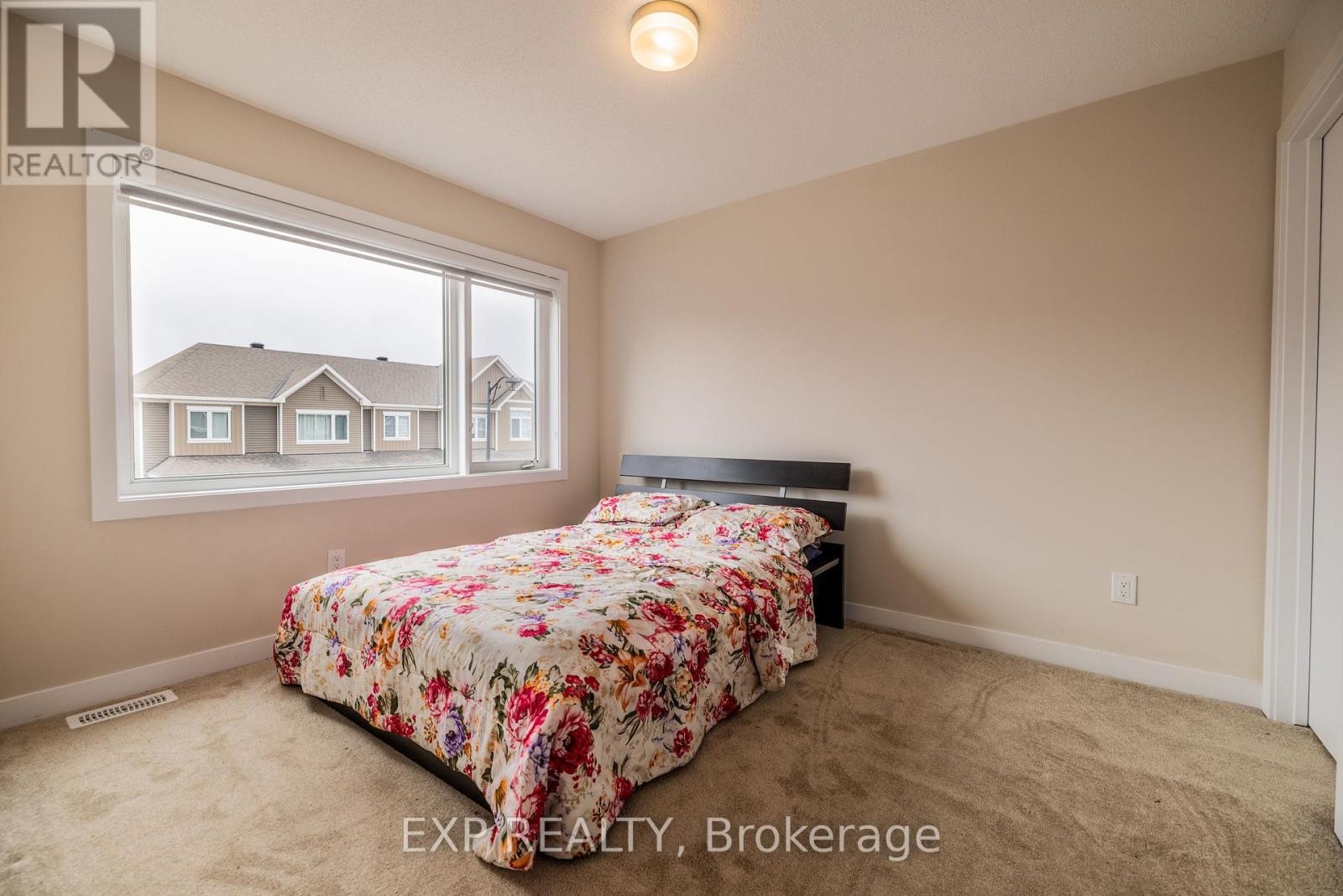 












307 CANADENSIS LANE

,
Ottawa,




Ontario
K2J6X8

